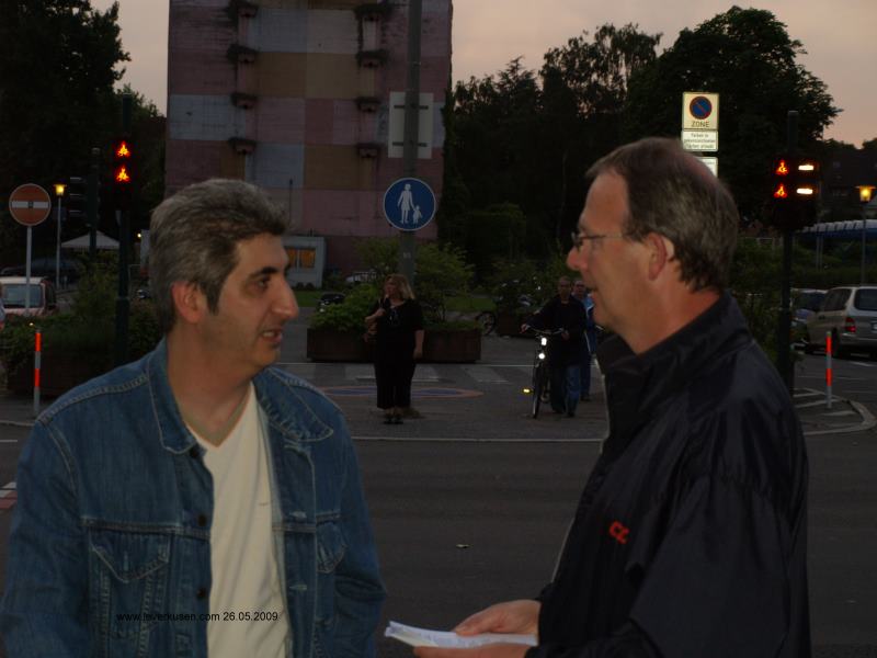 Axel Voss im Gepräch mit dem Vorsitzenden der Griechischen Gemeinde Köln