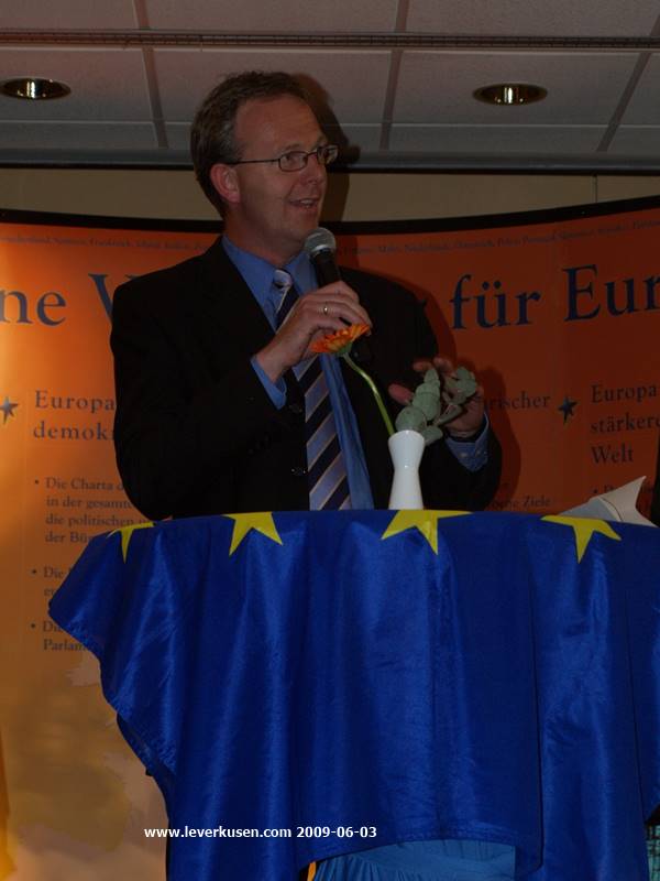 Axel Voss (CDU) auf dem Senioren-Europafest