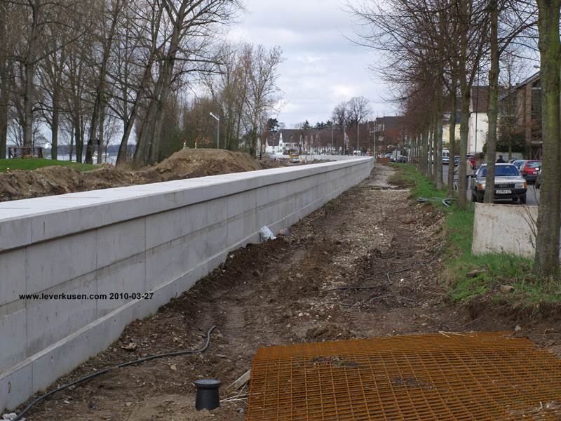 Leverkusen, Bild: Hochwassermauer im Bau
