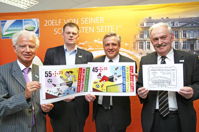Becker, Sprink, Adomat und Reusch mit Briefmarken