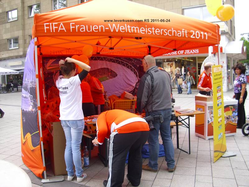 Fanmeile: Stand mit Uwe Miserius