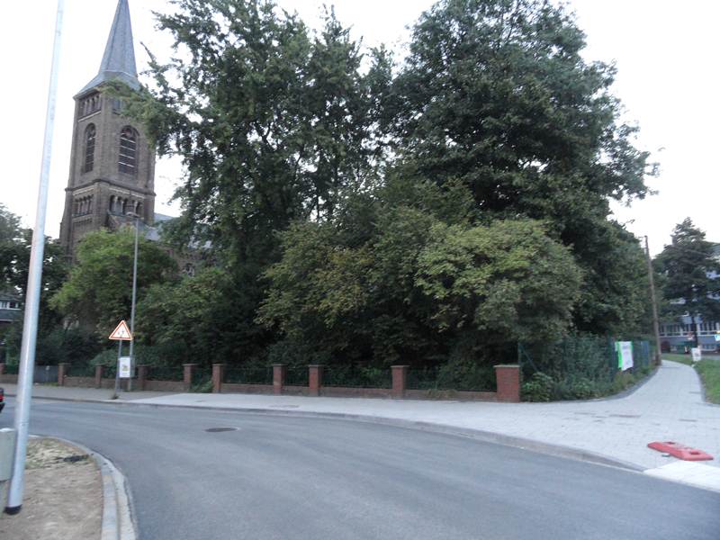 Bielertkirche mit Park