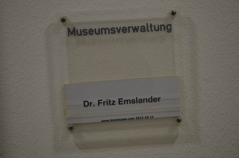 Fritz Emslander, Schild