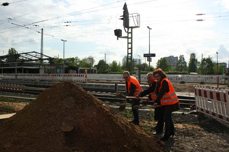 Erster Spatenstich Bahnhofsbrücke