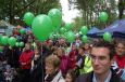 Publikum mit Luftballons 
