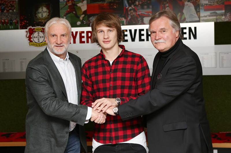 Jedvaj, Völler und Schade