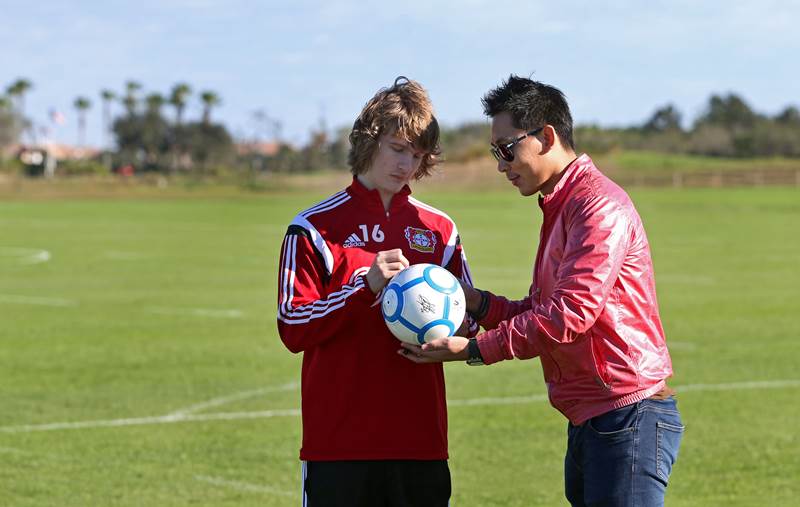 Tin Jedvaj signiert Ball