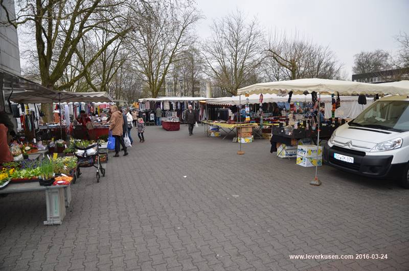 Weihnachtliche Überraschung auf dem Schlebuscher Wochenmarkt