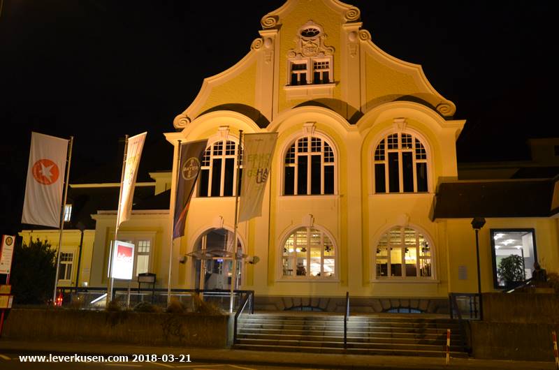 Erholungshaus mit Jugendforscht-Fahne