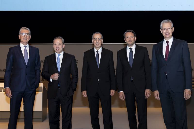 Vorstand und Aufsichtsratsvorsitzender