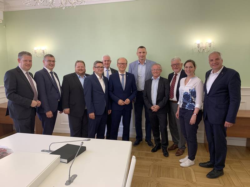 Abgeordneten-Gruppe bei Vitaliy Klitschko