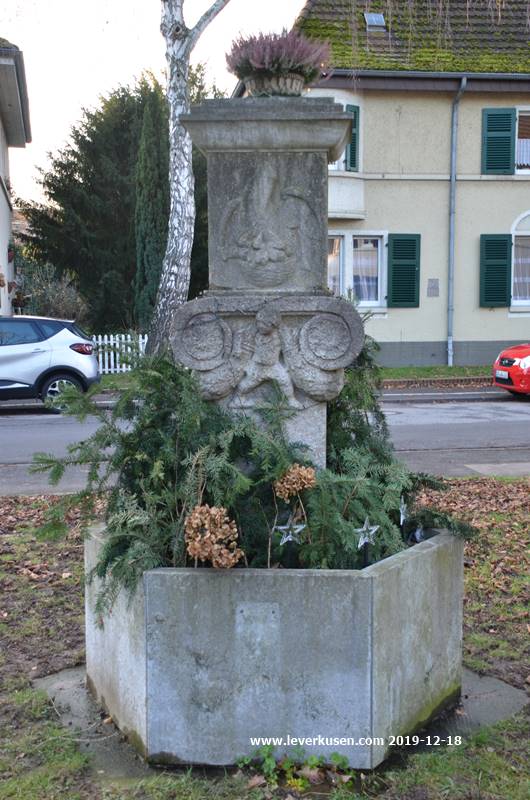 Weihnachtlicher Johanna-Brunnen