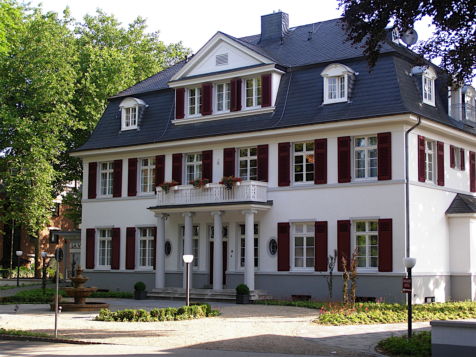 Die Villa Fürstenberg an der Fürstenbergstr. / Rat-Deycks-Str. in Opladen.