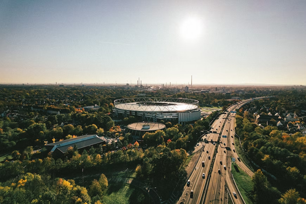 BayArena und A1 aus der Luft // Foto: Sebastian Mark auf Unsplash