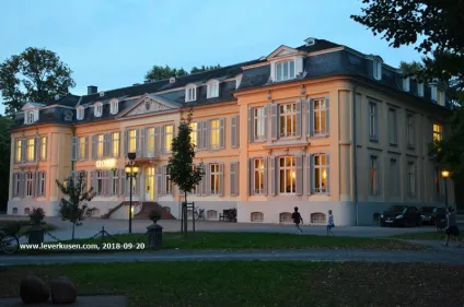 Letzte Gelegenheit: Beliebte Führung „Mein theurer Fritz,…“ im Schloss Morsbroich vorerst zum letzten Mal öffentlich
