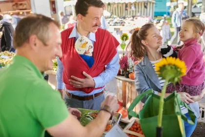 Auf dem Wochenmarkt ist der Drache los - große Sause für Kinder auf dem Wochenmarkt Schlebusch