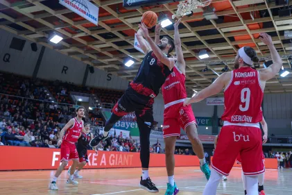 Souveräne BAYER GIANTS Leverkusen setzten Siegesserie in Rostock fort
