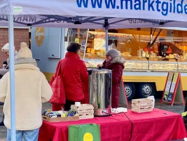 Opladener Wochenmarkt lädt zum traditionellen Teekränzchen ein