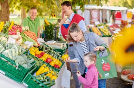 Kreative Markterlebnisse für die Kleinsten: Malaktion auf dem Wochenmarkt in Leverkusen-Schlebusch