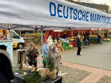 Opladener Wochenmarkt lädt zum traditionellen Teekränzchen ein