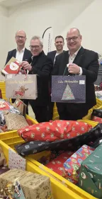 815 Weihnachtsgeschenke: Sterntaleraktion Leverkusen zeigt starke lokale Verbundenheit