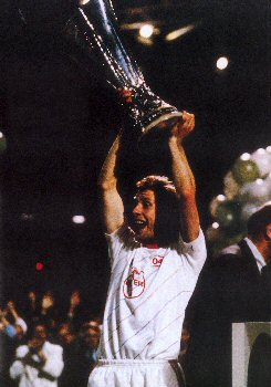 'Wolfgang Rolff, UEFA-Cup-Sieg 1988 (24 k), Foto TSV Bayer 04